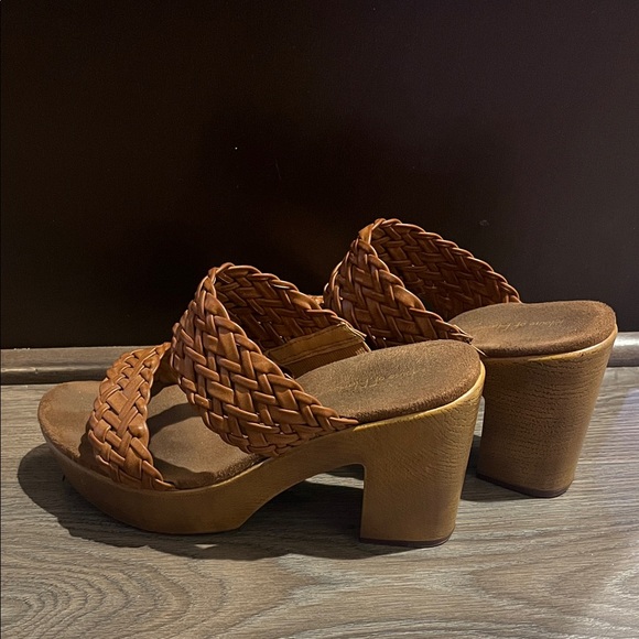 House of Harlow 1960 - Braided Tan Platform Sandals - Picture 4 of 6